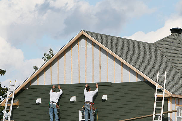 Professional Siding technician working in Kleinfeltersville, PA